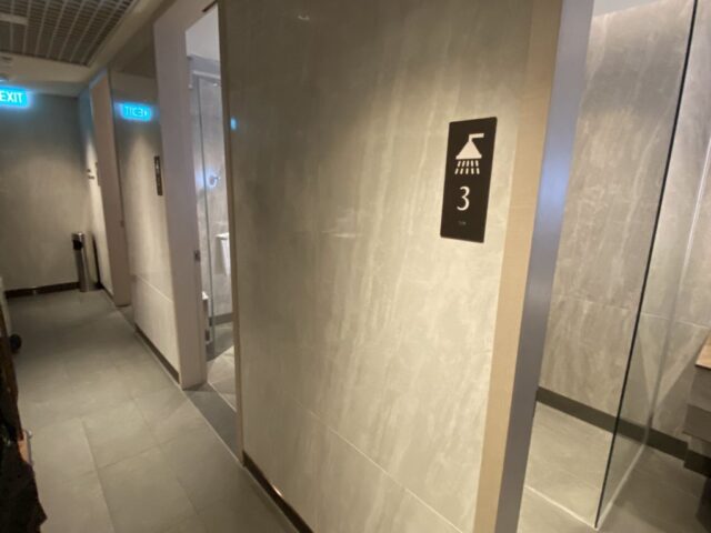 シンガポール　チャンギ空港　クリスフライヤー・ゴールドラウンジ　レビュー　シャワー室